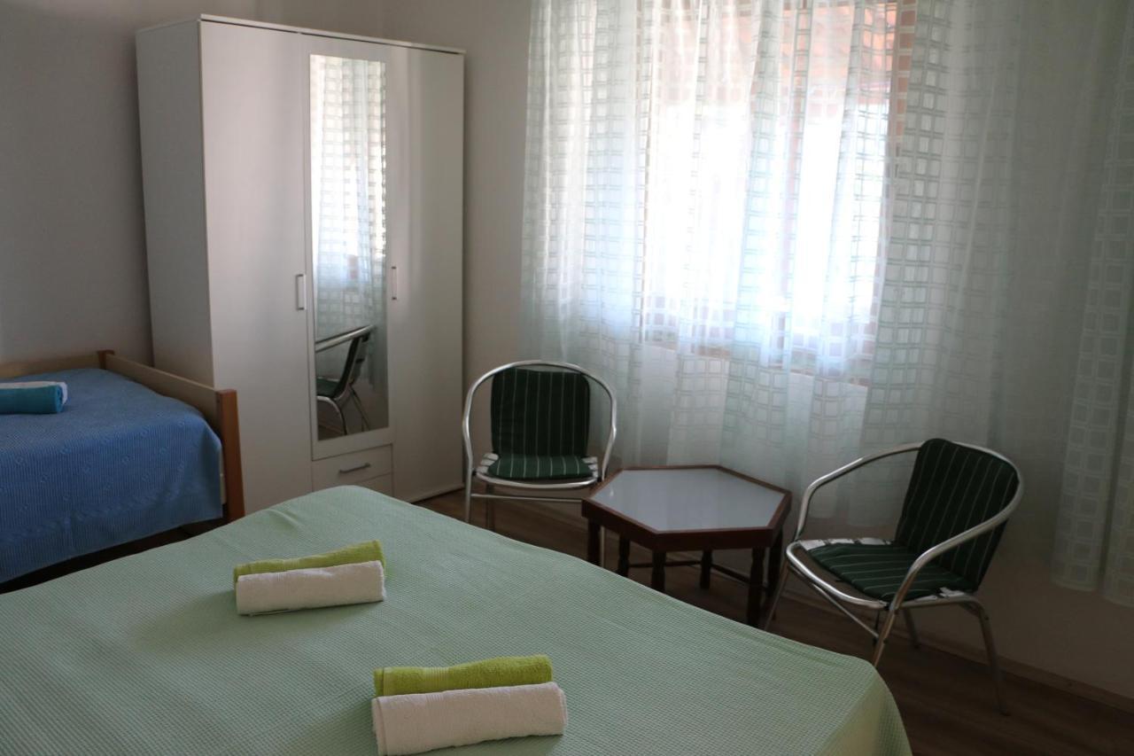 Apartments Leo Katic Lastovo Экстерьер фото