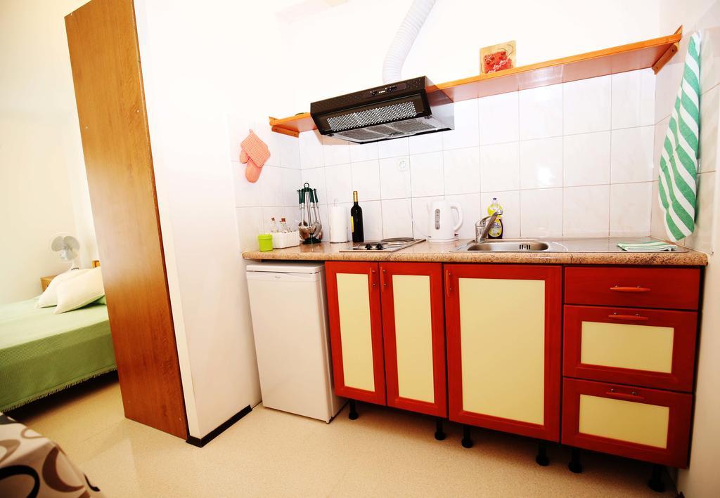 Apartments Leo Katic Lastovo Экстерьер фото