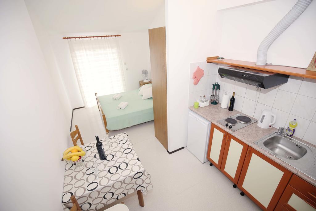 Apartments Leo Katic Lastovo Экстерьер фото