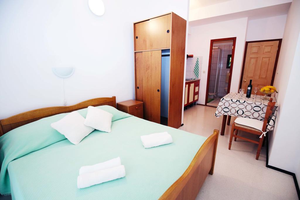 Apartments Leo Katic Lastovo Экстерьер фото
