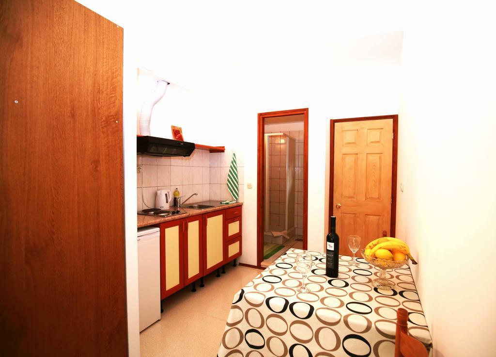 Apartments Leo Katic Lastovo Экстерьер фото