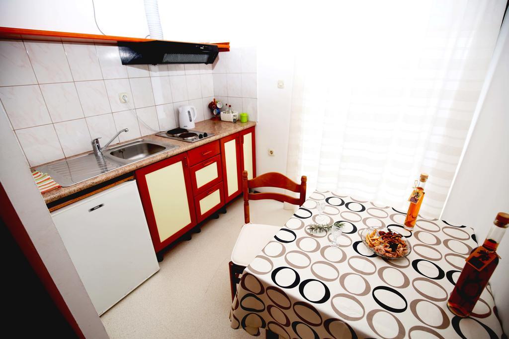 Apartments Leo Katic Lastovo Экстерьер фото