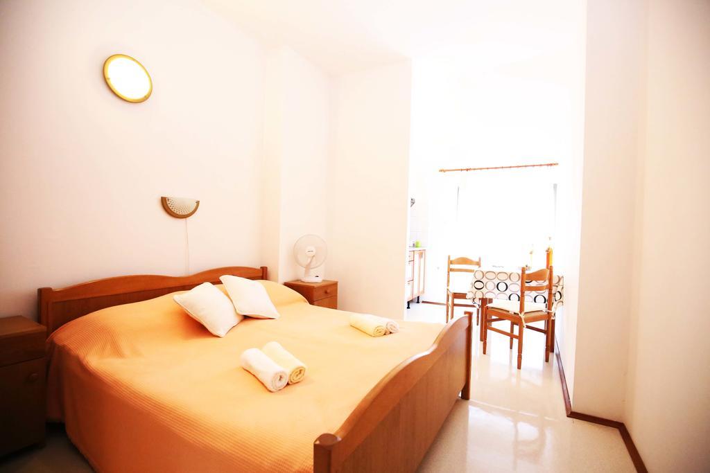Apartments Leo Katic Lastovo Экстерьер фото