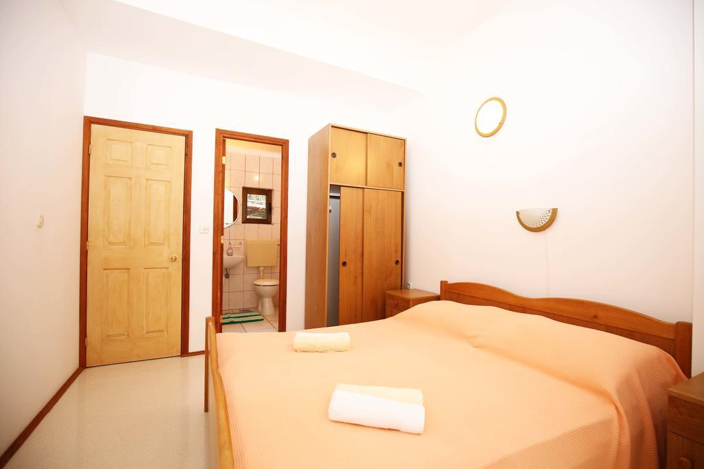 Apartments Leo Katic Lastovo Экстерьер фото